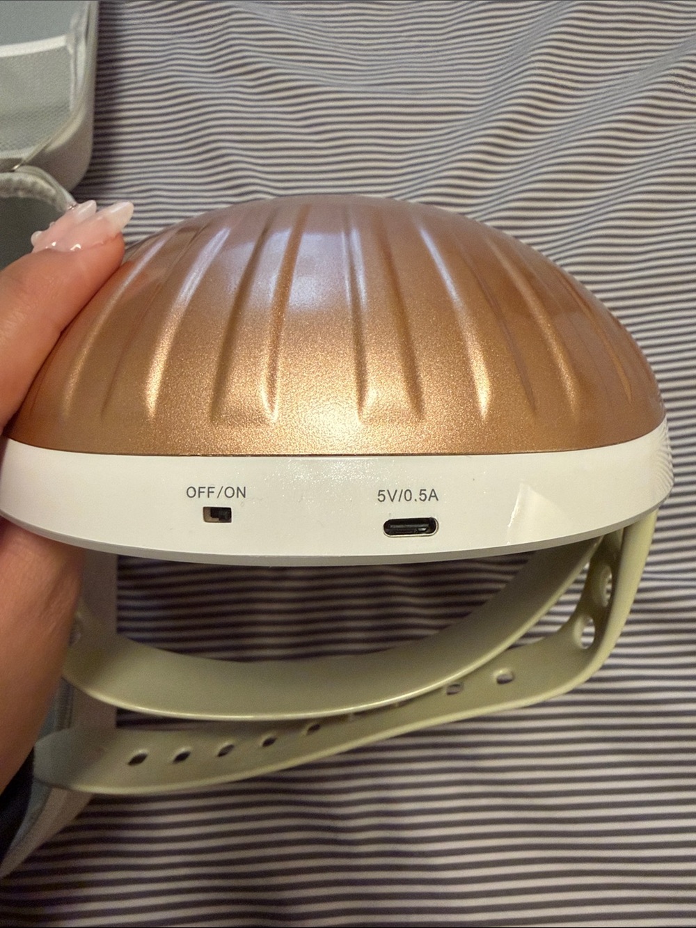 LED Cleopatra Facial Mask Therapy Device - Bronze & White - Picture 4 of 5